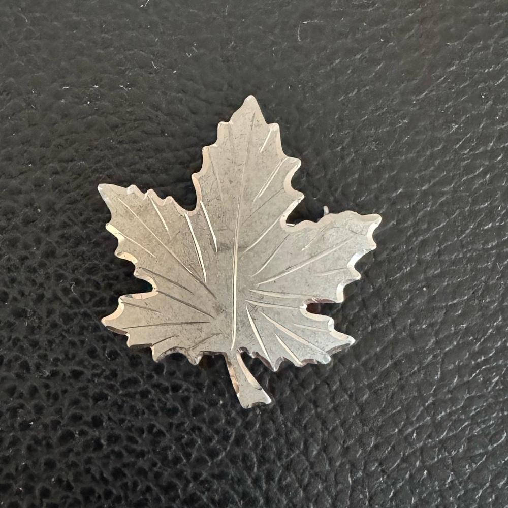 BONDBOYD STERLING STAMPED SILVER MAPLE LEAF BROOCH